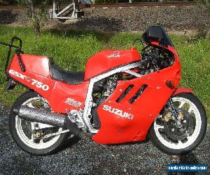 1985 SUZUKI GSXR750, FANTASTIC CONDITION, SUIT COLLECTOR, CAN PUT ON CLUB REGO