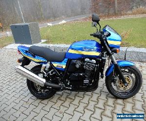 Kawasaki ZRX1100 R Unique DAEG style in candy blue - LOOK!