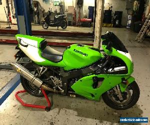 Kawasaki ZX7R 