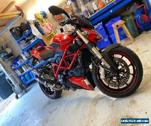 2012 immaculate DUCATI Streetfighter 848