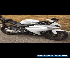 YAMAHA YZF R125 2012 Motorbike White With Private Plate 