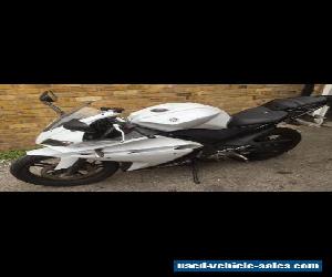 YAMAHA YZF R125 2012 Motorbike White With Private Plate 