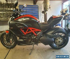 Ducati Diavel Carbon Red