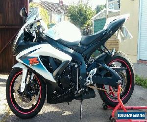 Suzuki gsxr 750 L0 60 reg white matt blue 11,000 miles 