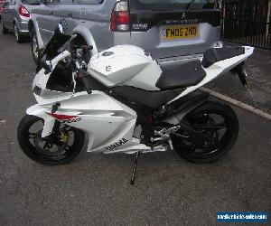 YAMAHA YZF R125 WHITE 13873 MILES 2011 FSH FULL MOT HPI CLEAR CLEAN BIKE!!