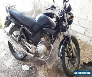 YAMAHA YBR 125. BLACK / SILVER. VERY LOW MILEAGE.