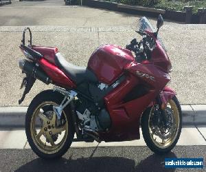 2010 HONDA VFR800FI ONE OWNER WITH LOTS OF UP GRADES 8500KLMS FROM NEW MINT