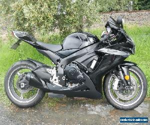 2011 SUZUKI GSXR600, LOOKS FANTASTIC AND RIDES AWESOME!