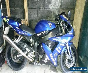 2003 yamaha r1 with rossi decals