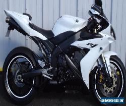 yamaha r1 2005 white looks stunning. for Sale