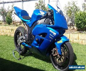 2005 CBR1000RR Fireblade race track bike