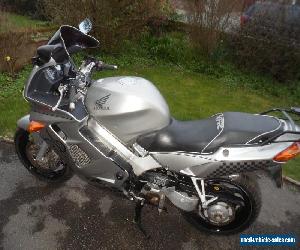 HONDA VFR 800 SILVER 2000 MODEL