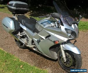 Yamaha FJR1300 (2001, but low km)