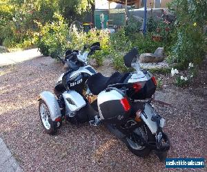 '09 Black and Silver Can-Am Spyder RS SE5 Roadster