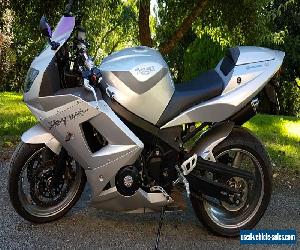 Triumph Daytona 600 motorcycle - Silver, 2005 - LOW KM, ready to ride