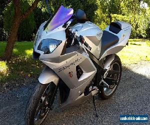 Triumph Daytona 600 motorcycle - Silver, 2005 - LOW KM, ready to ride