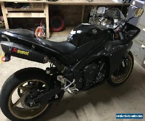 yamaha r1 in black BIG BANG version only 5800 miles