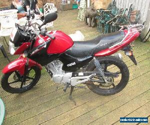 YAMAHA  YBR 125CC BLACK AND RED MOTORBIKE ONLY DONE 797 MILES
