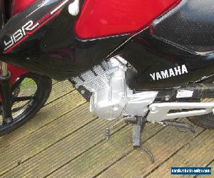 YAMAHA  YBR 125CC BLACK AND RED MOTORBIKE ONLY DONE 797 MILES