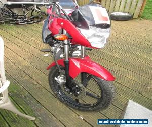 YAMAHA  YBR 125CC BLACK AND RED MOTORBIKE ONLY DONE 797 MILES