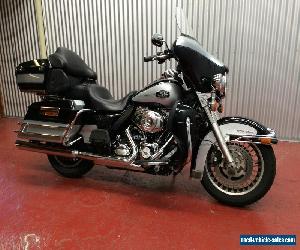 2013 Harley-Davidson FLHTCU 1690cc Midnight Pearl/Brilliant Silver - Stunning!