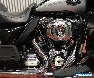 2013 Harley-Davidson FLHTCU 1690cc Midnight Pearl/Brilliant Silver - Stunning!