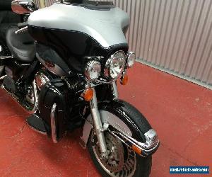 2013 Harley-Davidson FLHTCU 1690cc Midnight Pearl/Brilliant Silver - Stunning!