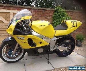 suzuki gsxr 600 track/road bike