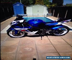 Supersports Motorbike Suzuki GSXR-600 L1 2011 Blue and White