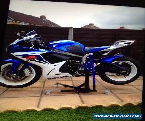 Supersports Motorbike Suzuki GSXR-600 L1 2011 Blue and White