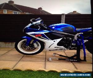 Supersports Motorbike Suzuki GSXR-600 L1 2011 Blue and White