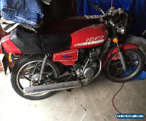 Classic Motorbike Suzuki GT 125 red 1978 restoration project lot of spares