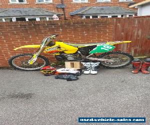 Suzuki rm 250 + protective gear