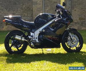 HONDA VFR 750 MOTORBIKE LOW MILES