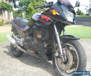 Kawasaki GPZ 900 