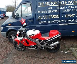 SUZUKI RGV250 1990 NON STD WITH EXCELLENT MODS RUNS WELL FULL MOT LOW MILES