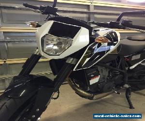 KTM690 duke 2016 model 1200klm only a 