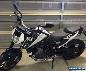 KTM690 duke 2016 model 1200klm only a 