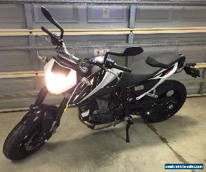 KTM690 duke 2016 model 1200klm only a 